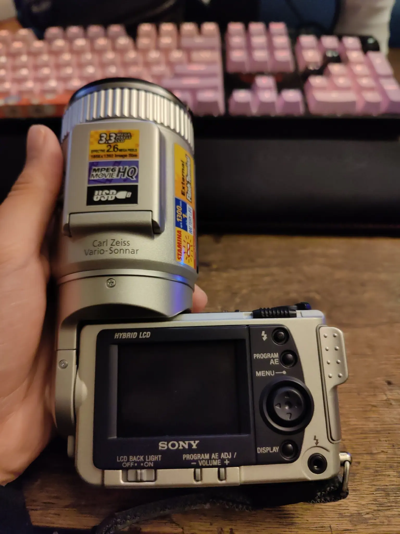 sony DSC-F505V, lens angled up